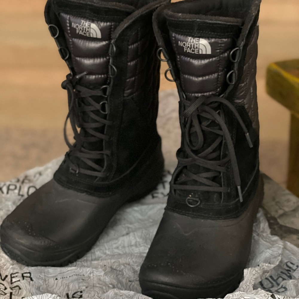 NWT North Face Boots Woman’s Black Size 9